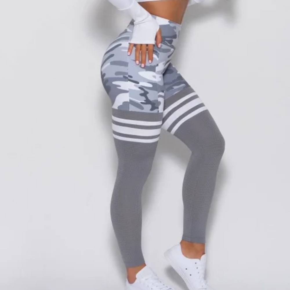 Bombshell sportswear thigh high ( rare color)